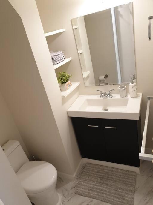 Happy, Cozy, Loving Guest Space in West Vancouver