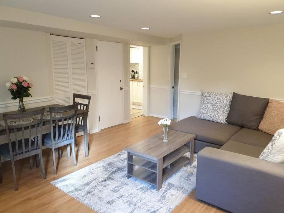 Happy, Cozy, Loving Guest Space in West Vancouver