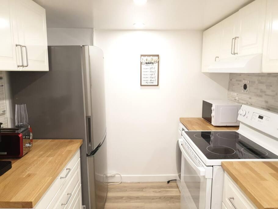 Happy, Cozy, Loving Guest Space in West Vancouver