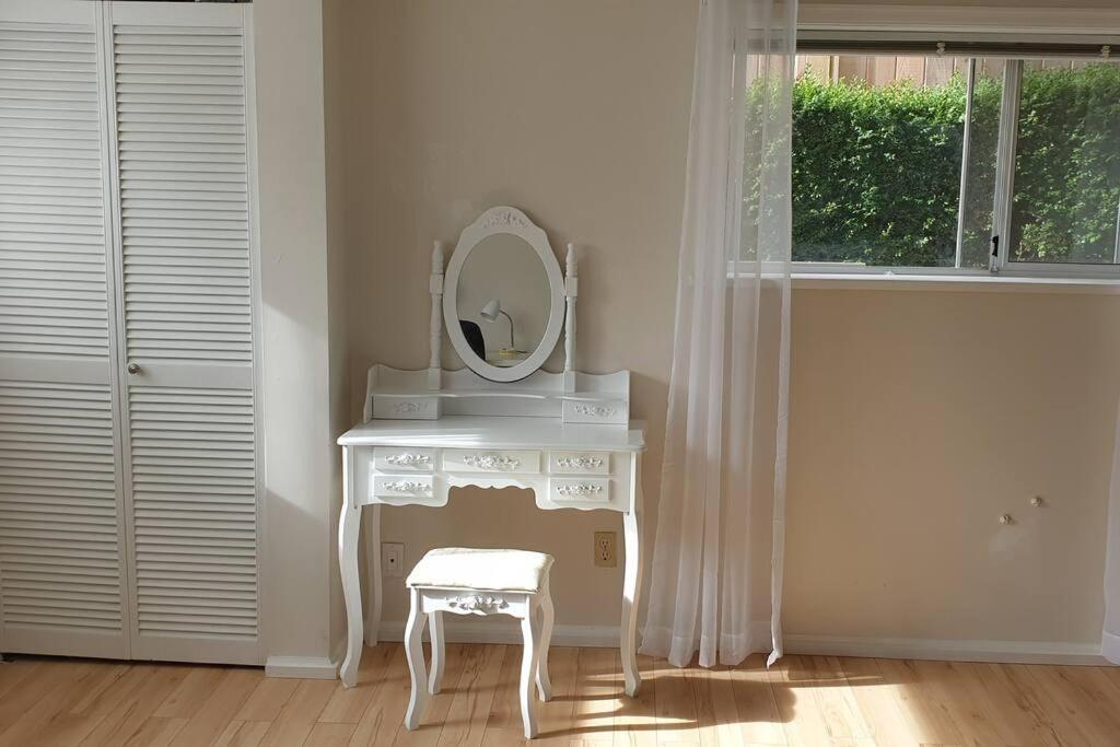 Happy, Cozy, Loving Guest Space in West Vancouver