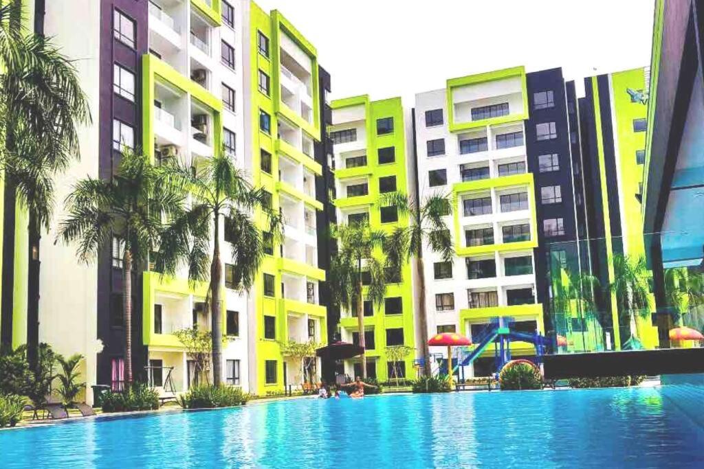 Manhattan Condo Ipoh with Water Park and Pool View photo 1