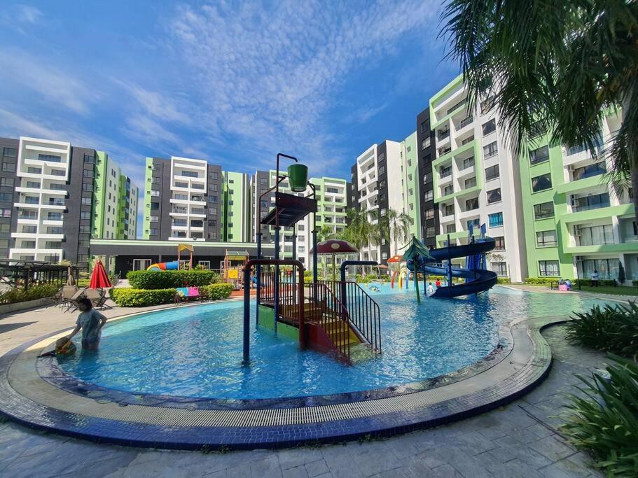 Manhattan Condo Ipoh with Water Park and Pool View photo 4