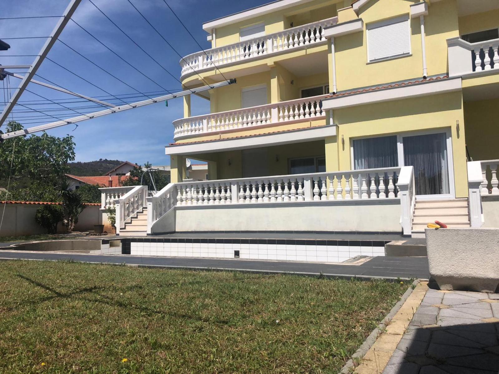 Apartments Jareb