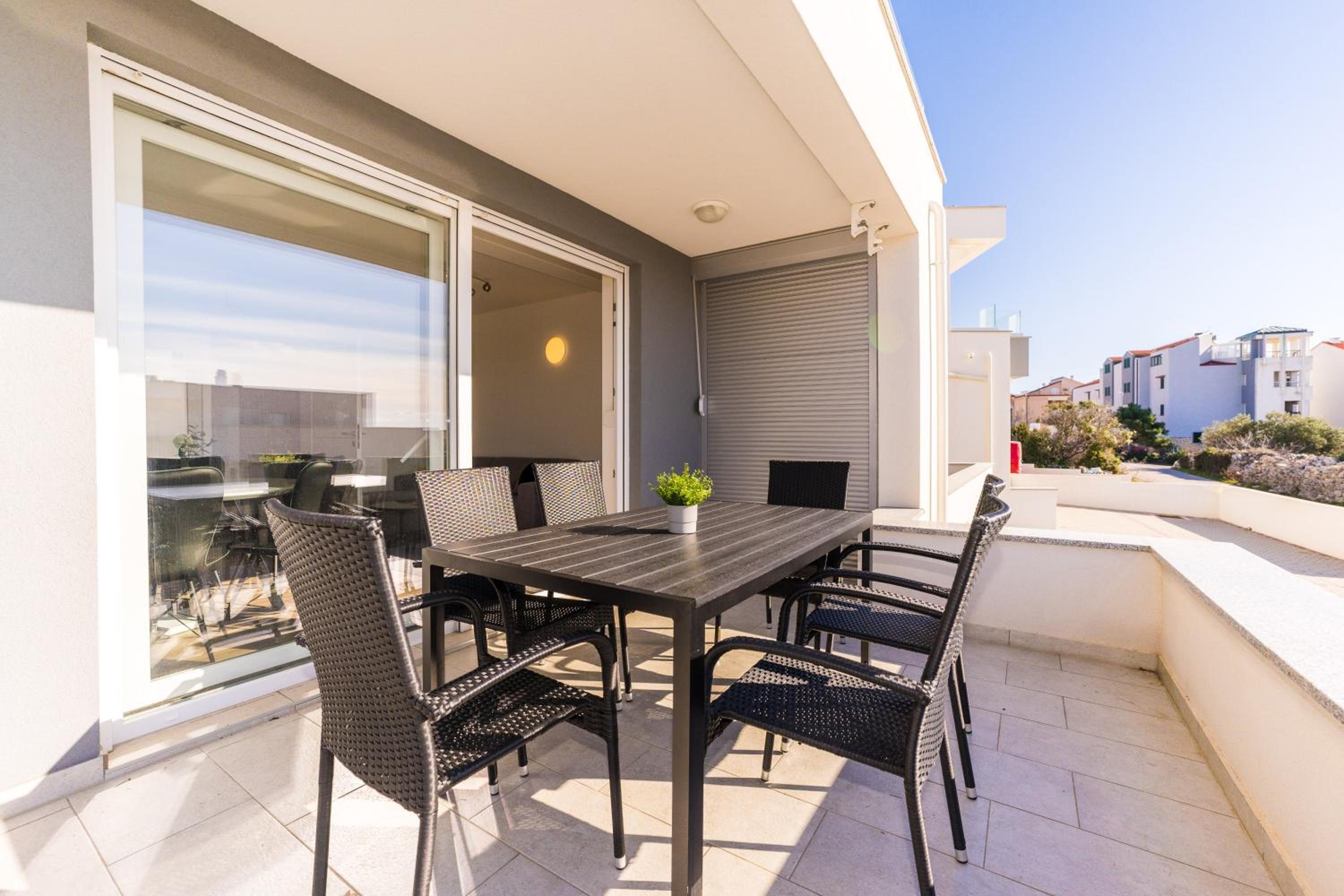 Dario 3 luxury apartment with a pool view 5