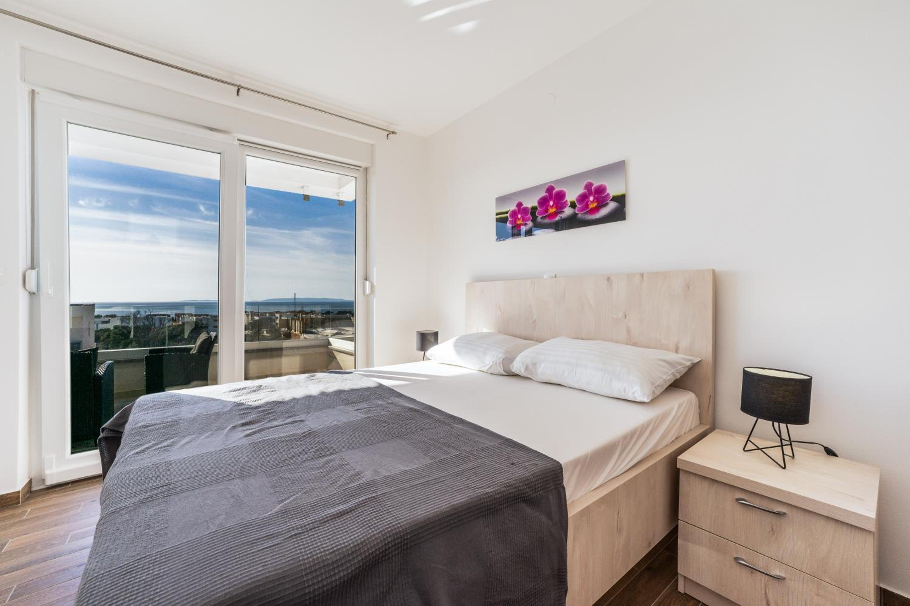 Dario 3 luxury apartment with a pool view 3