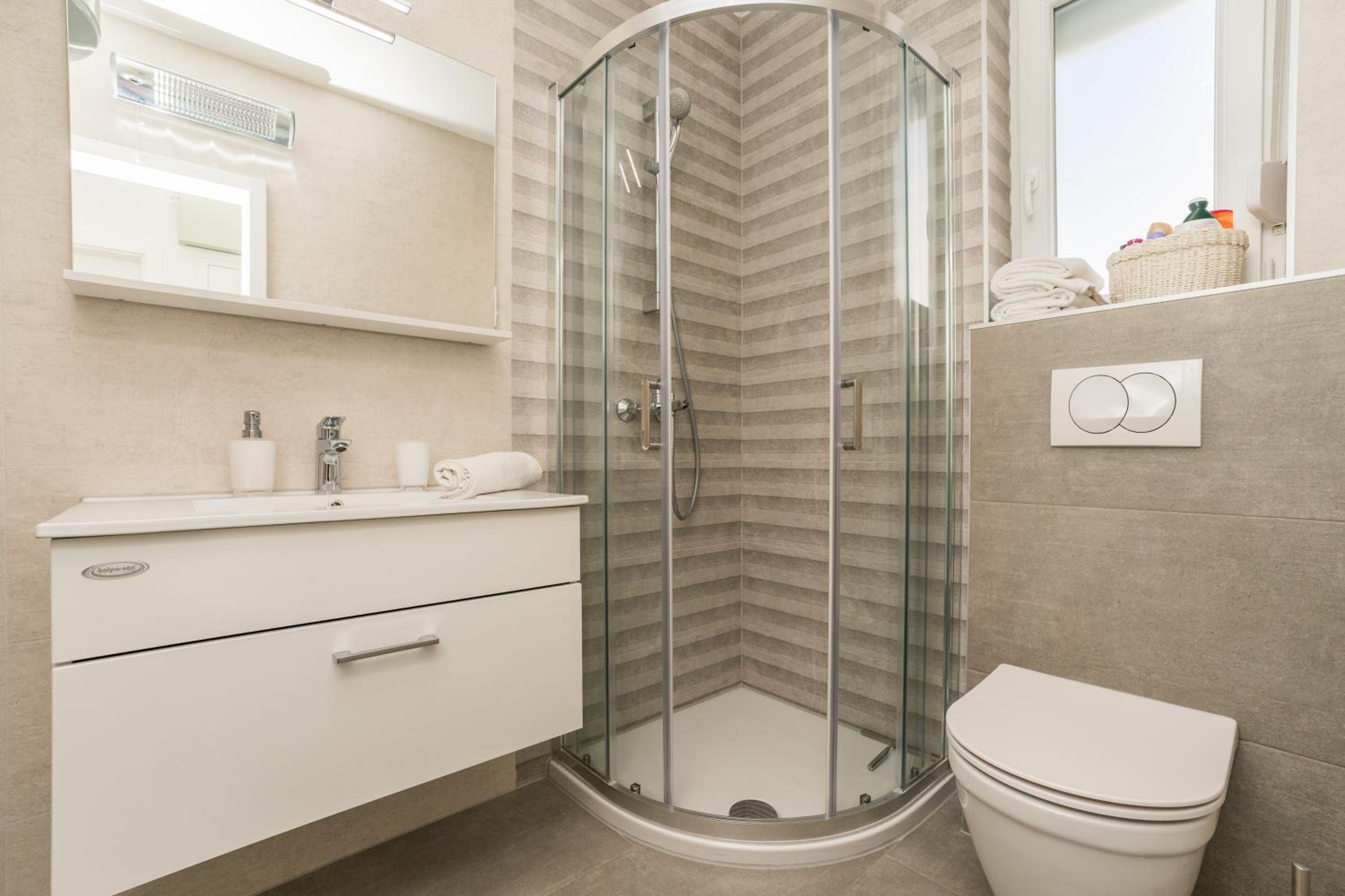 Dario 3 luxury apartment with a pool view 4
