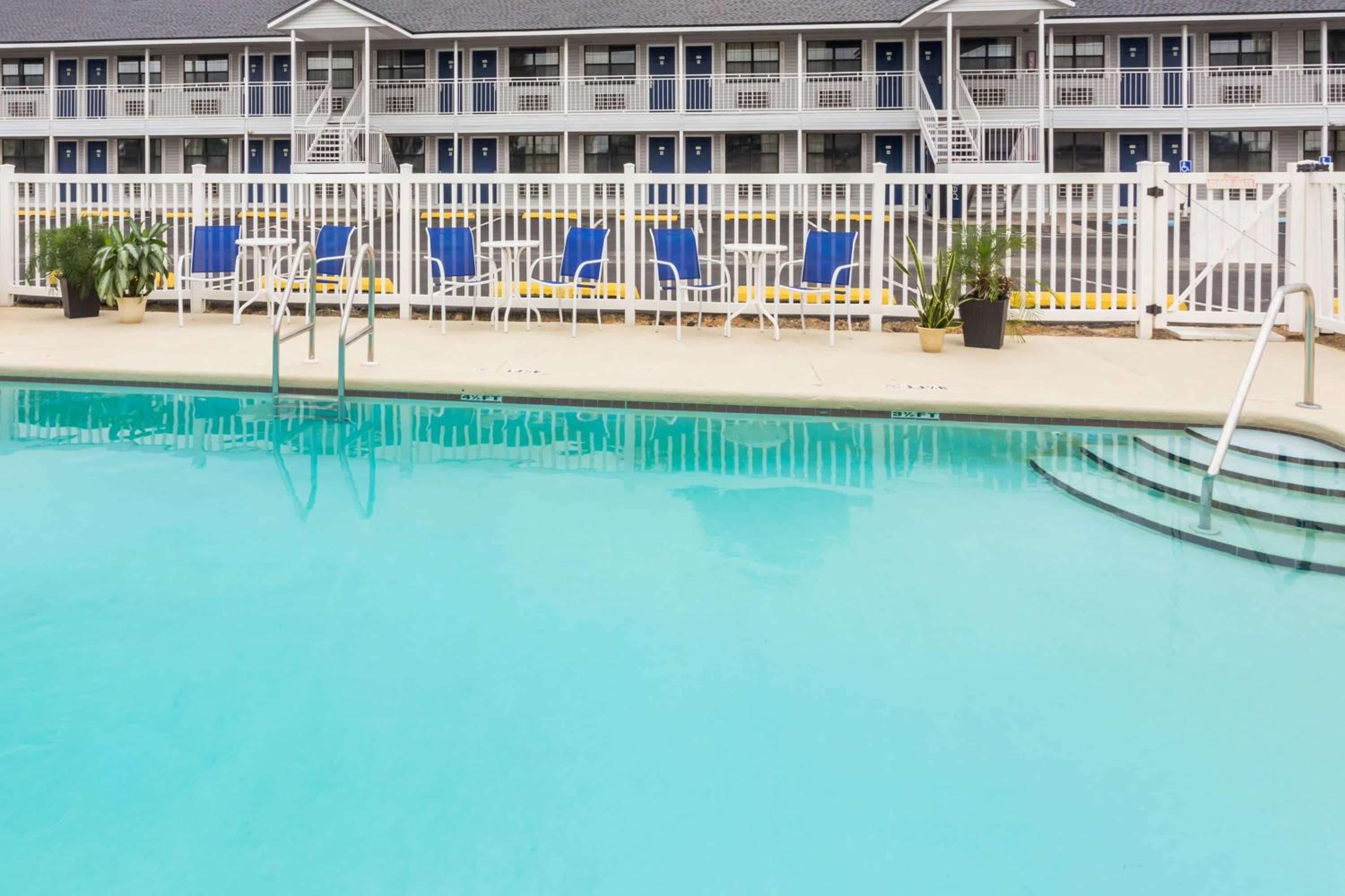 Days Inn by Wyndham Madison view 2