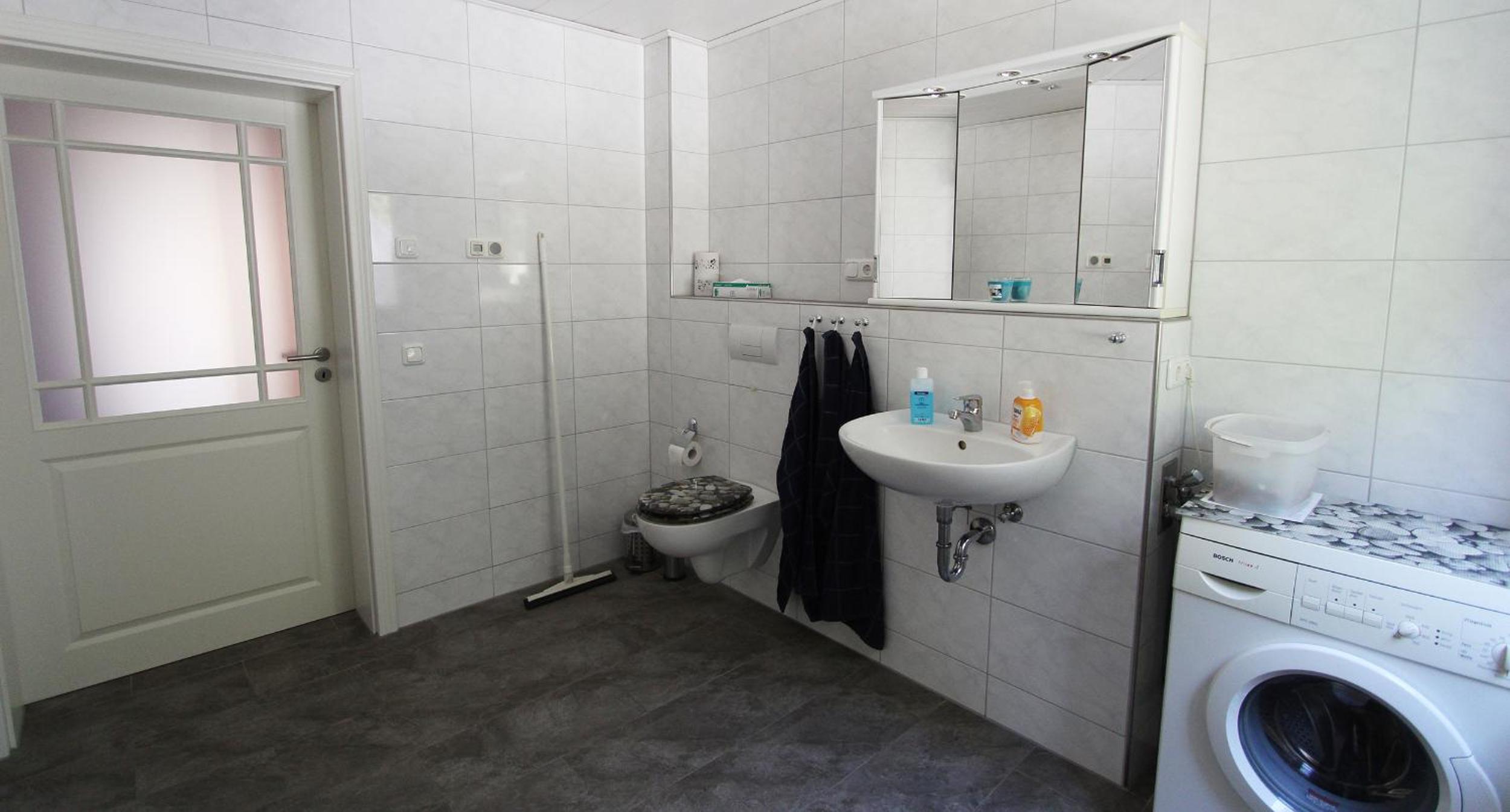 Ferienwohnung Iris en Kühlungsborn — bathroom