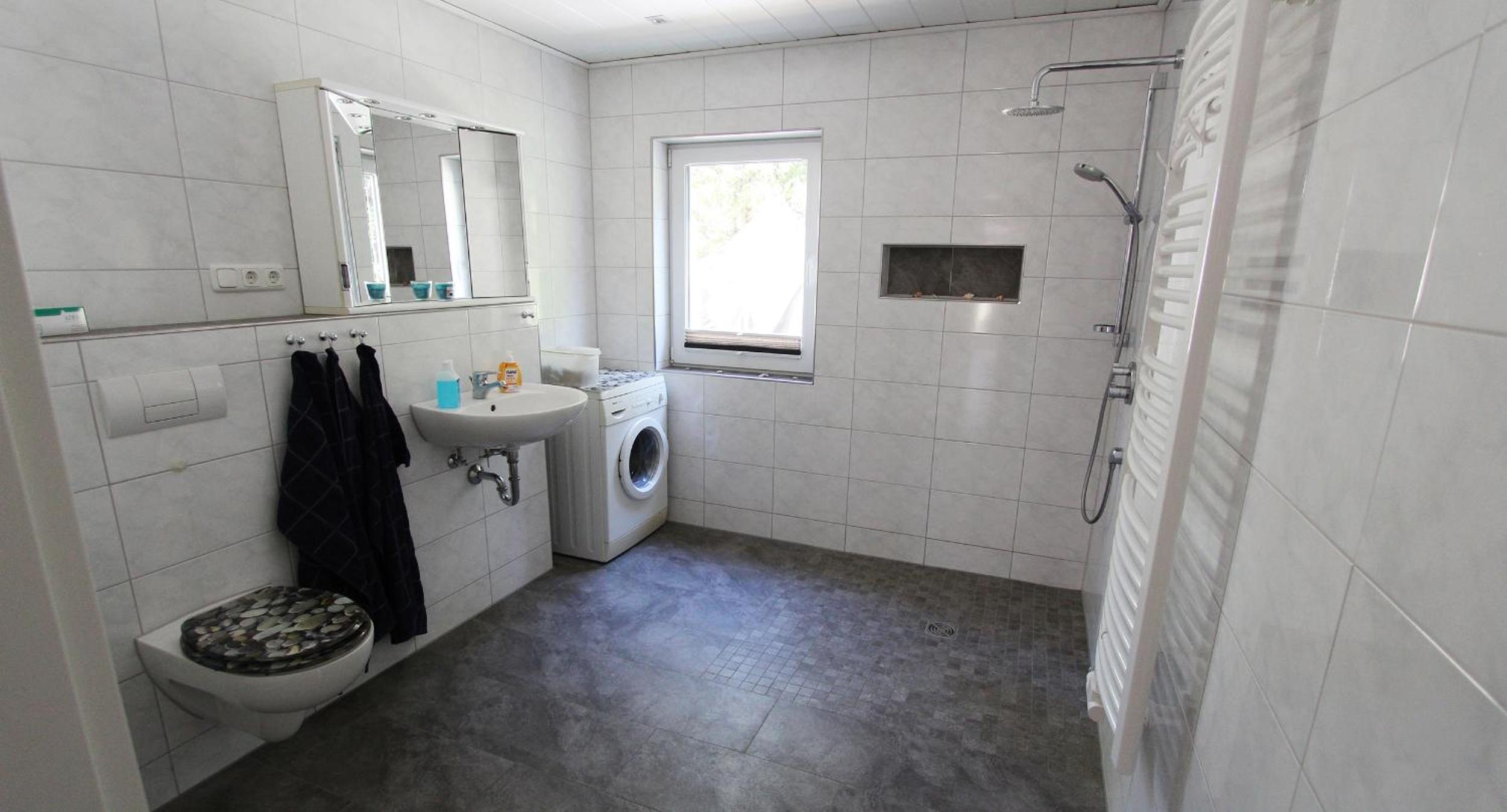 Ferienwohnung Iris en Kühlungsborn — bathroom