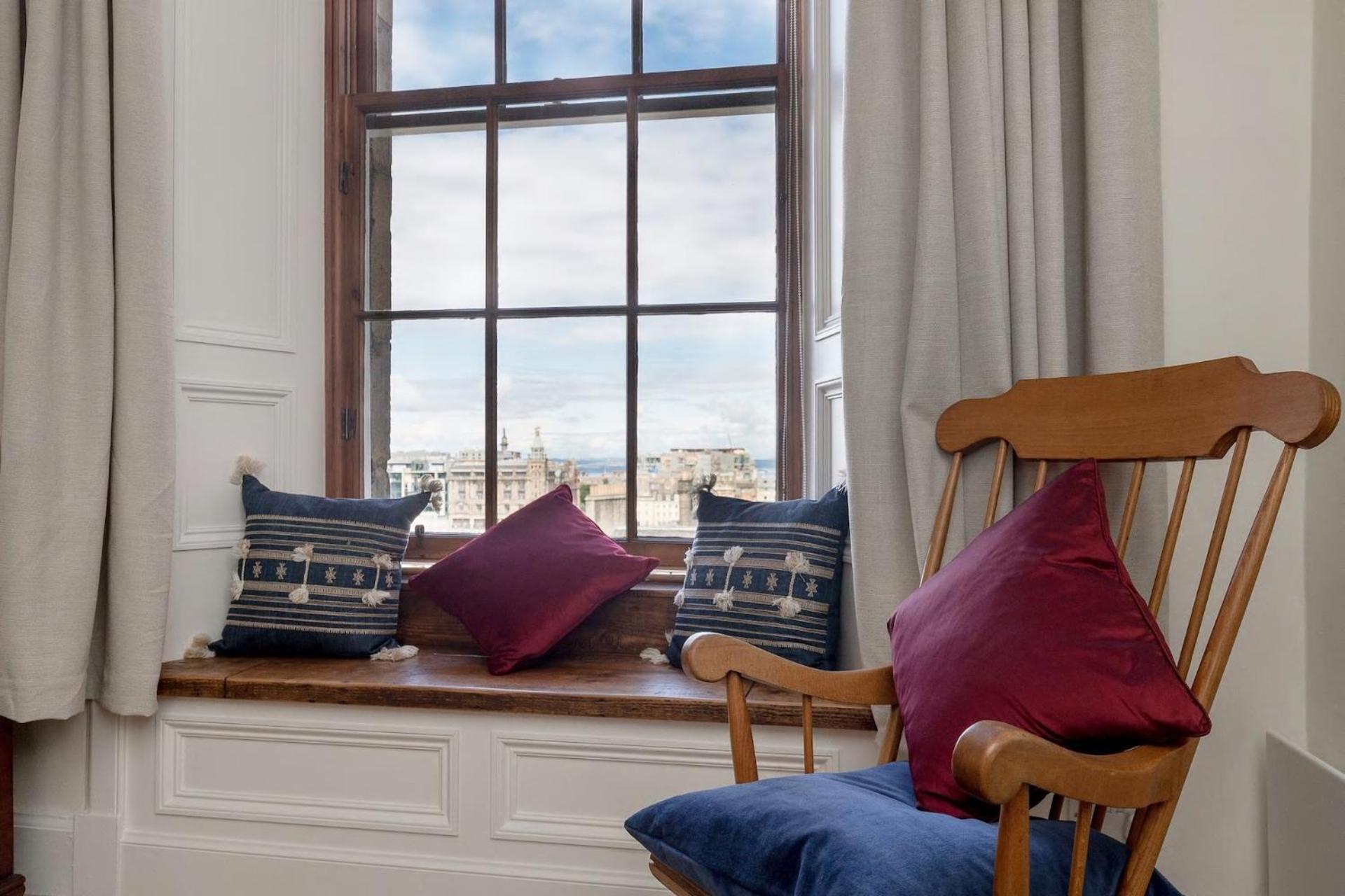 Stunning Panoramic Views: Heart of the Royal Mile