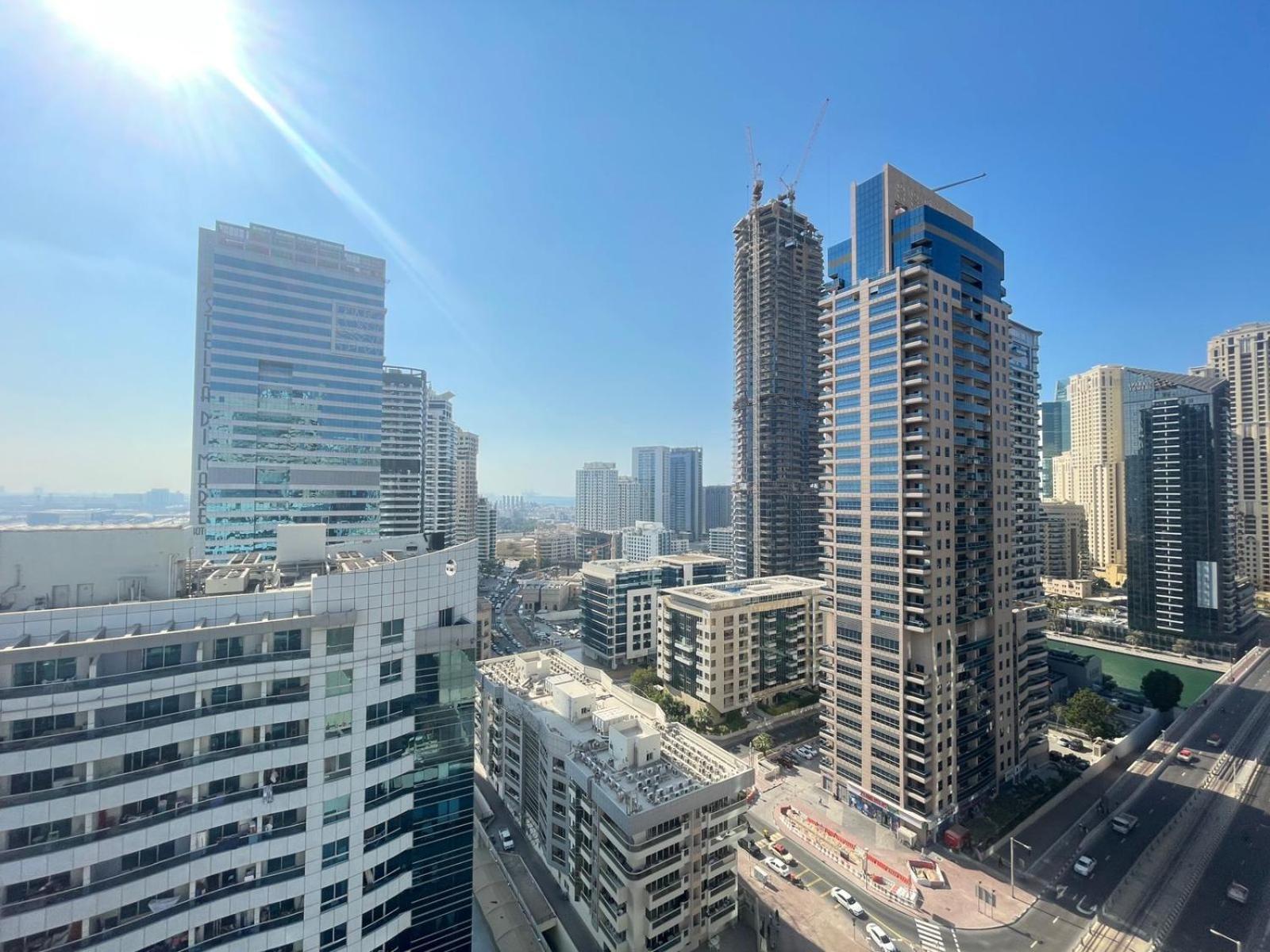 Luxury Room with Marina view close to JBR Beach and Metro with Shared Kitchen