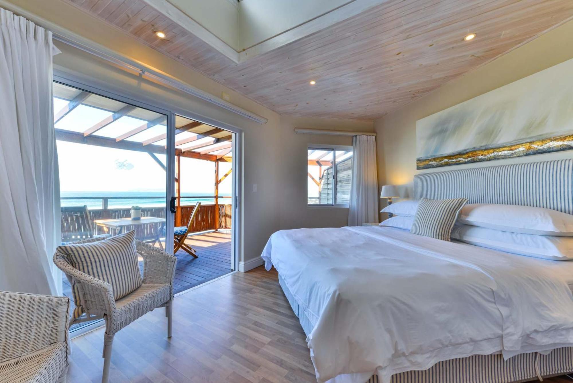 Singing Kettle Beach Lodge view 3