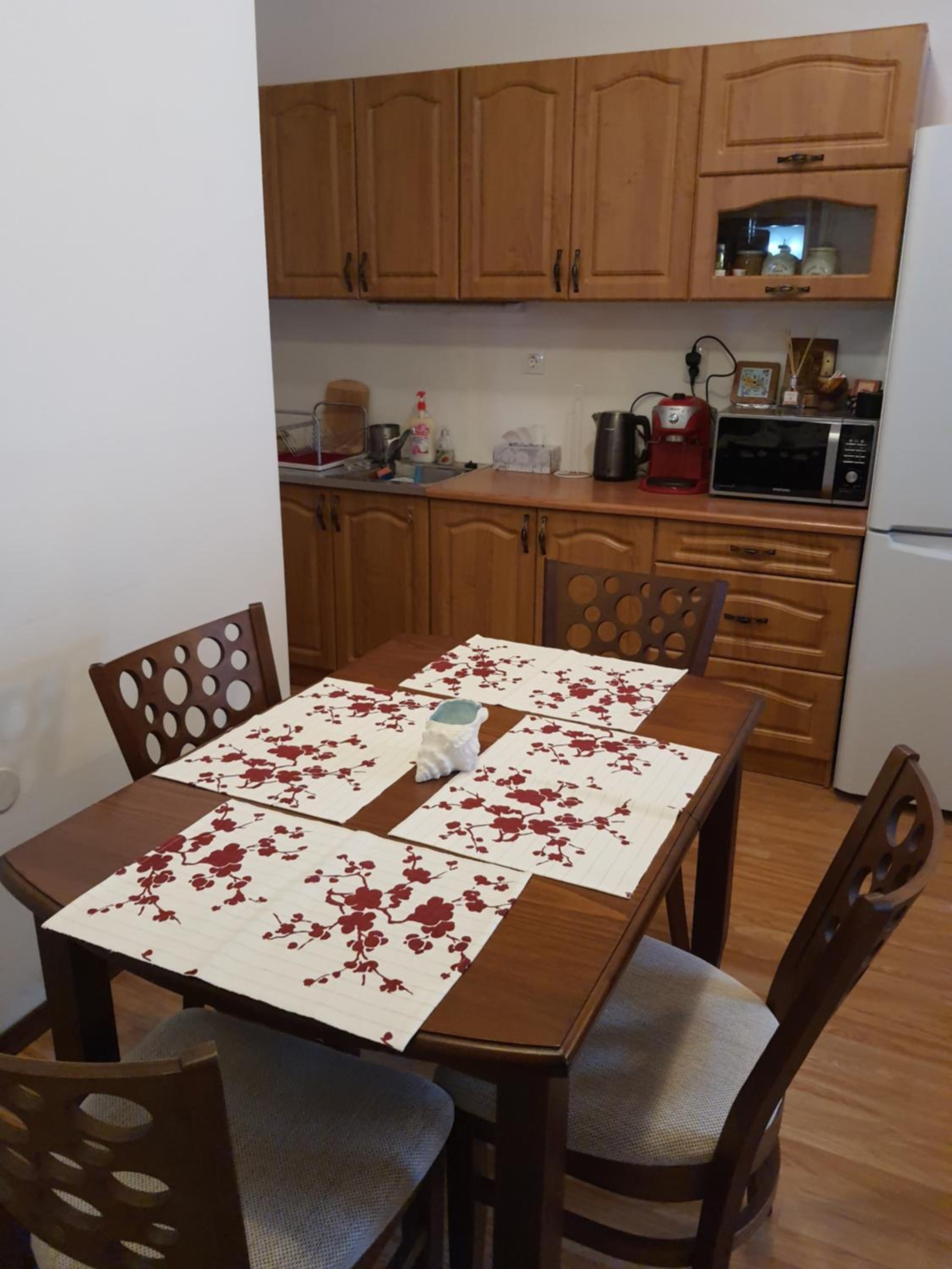 Homey 1-bed condo, fastest internet, free parking view 2