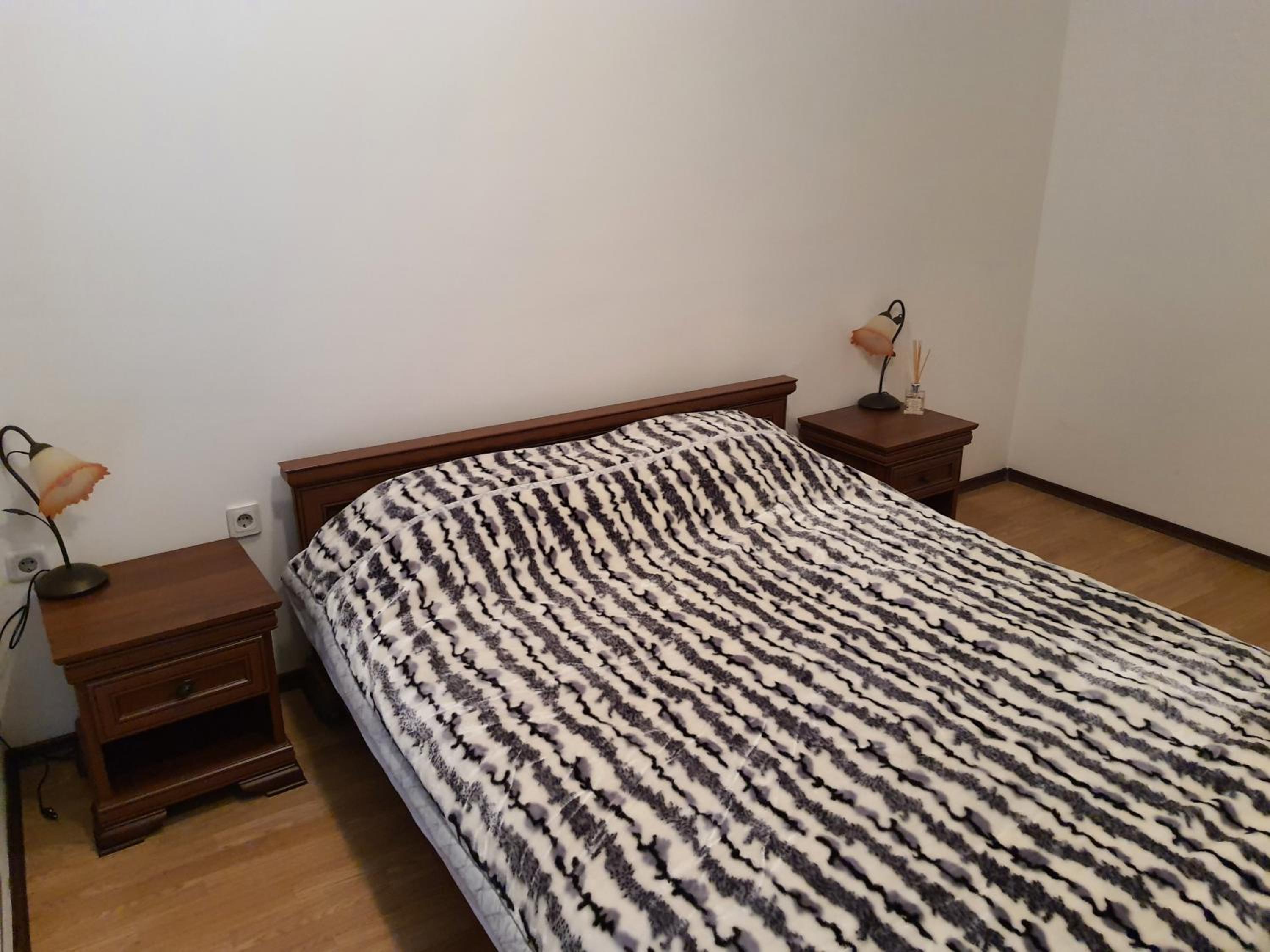 Homey 1-bed condo, fastest internet, free parking view 3