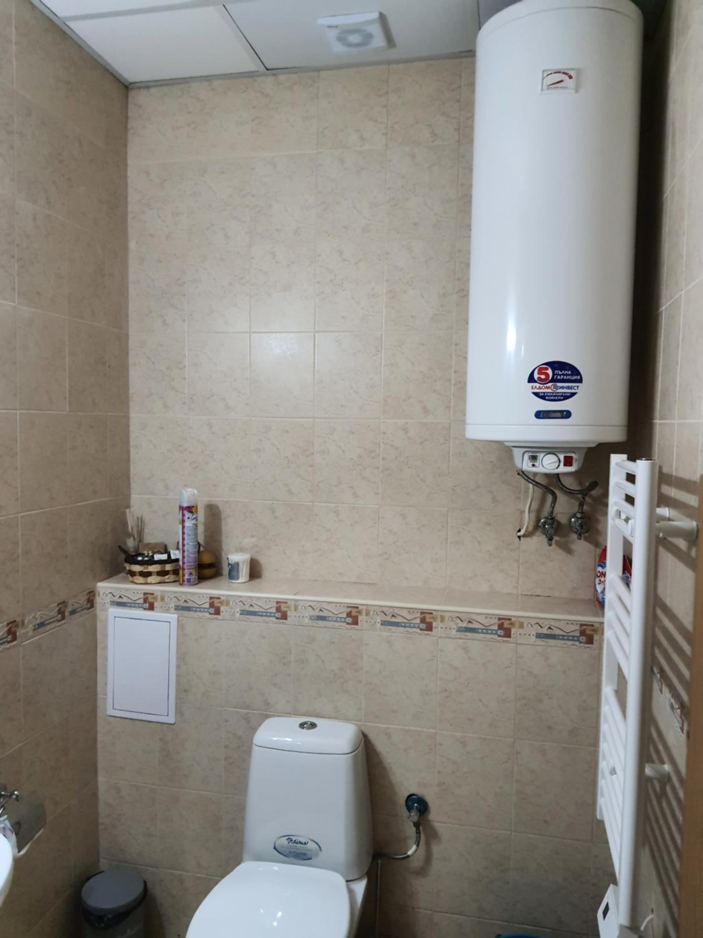 Homey 1-bed condo, fastest internet, free parking view 4