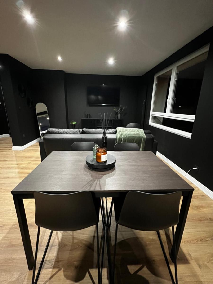 Appartement moderne full black Dunkerque centre view 5