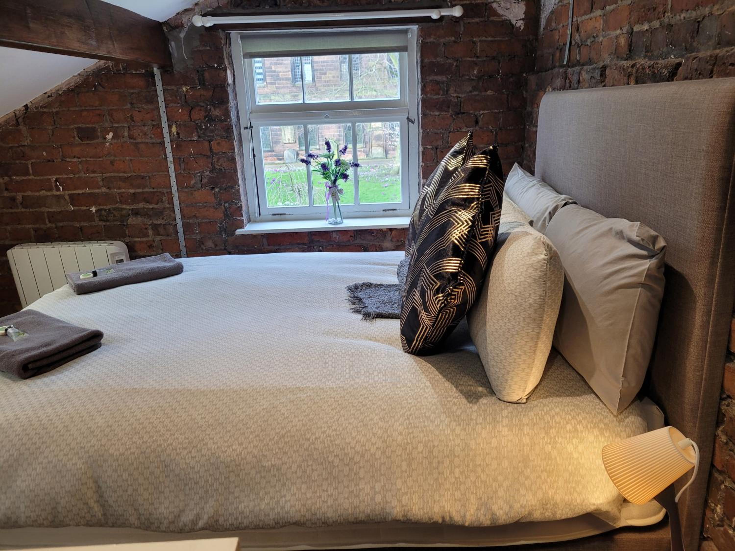Carlisle Central, Cute Studio Appt, The Cupboard view 3
