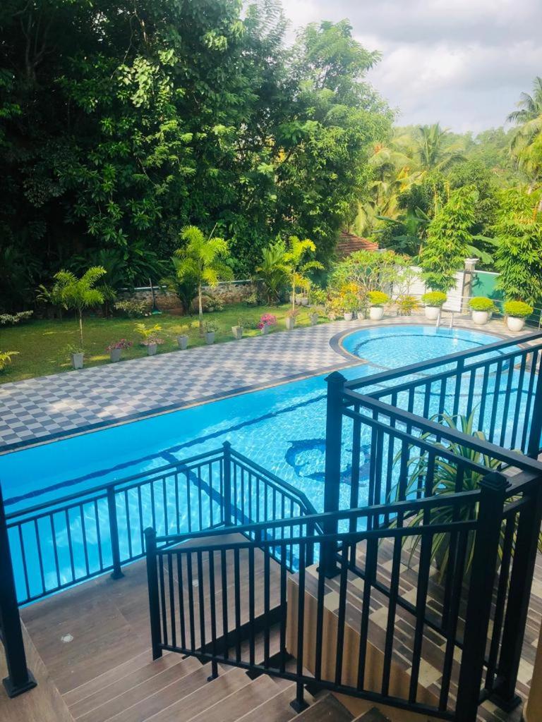 Coral Palm Villa and Apartment