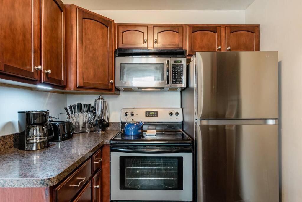 Pet Friendly - Large Families - Heart of Royal Oak - 5 Smart TVs