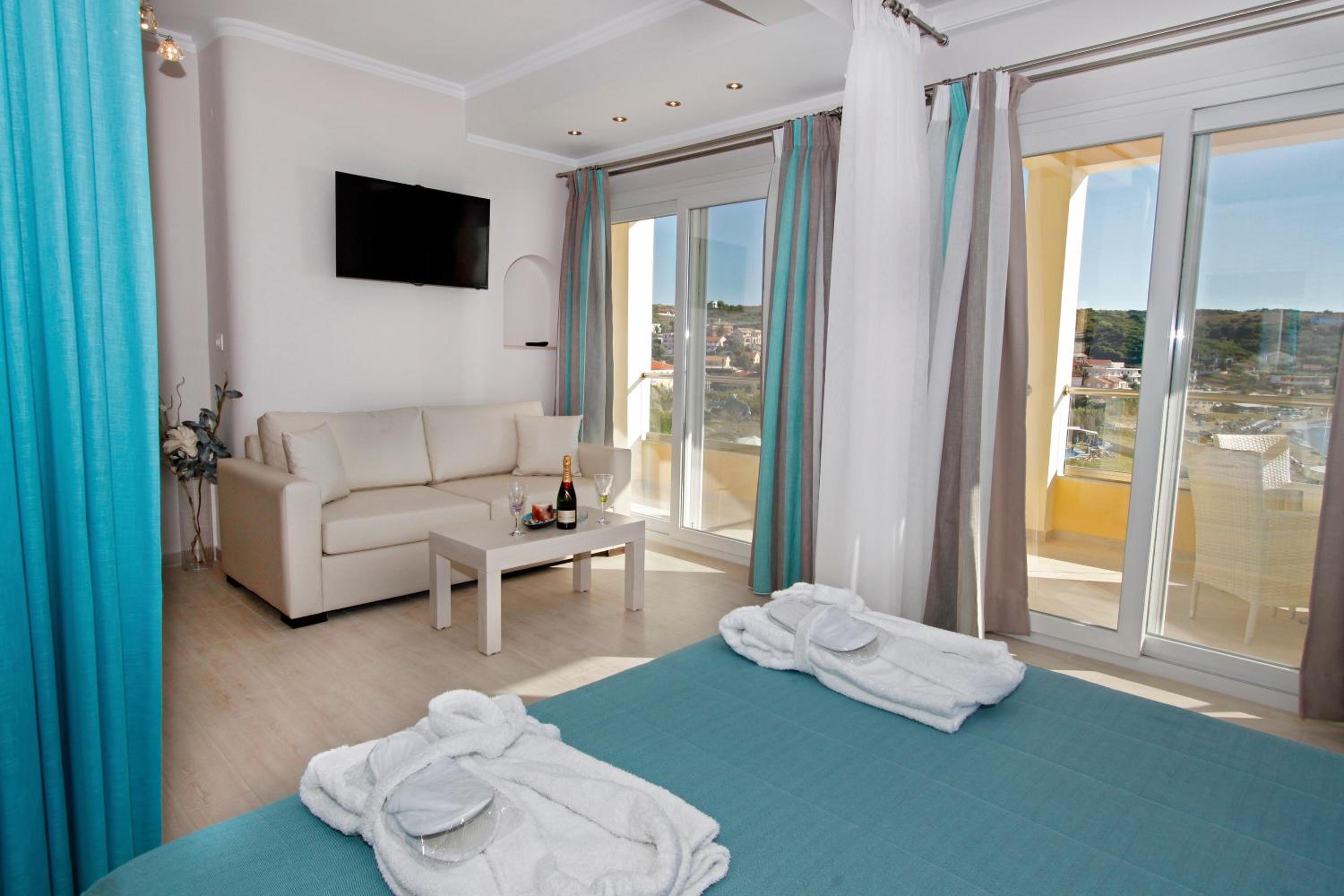 Paralia Luxury Suites