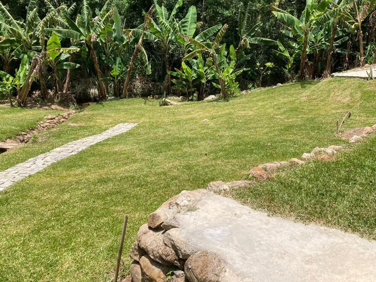 Casa de Campo em Lumiar com corrego ,lareira e churrasqueira