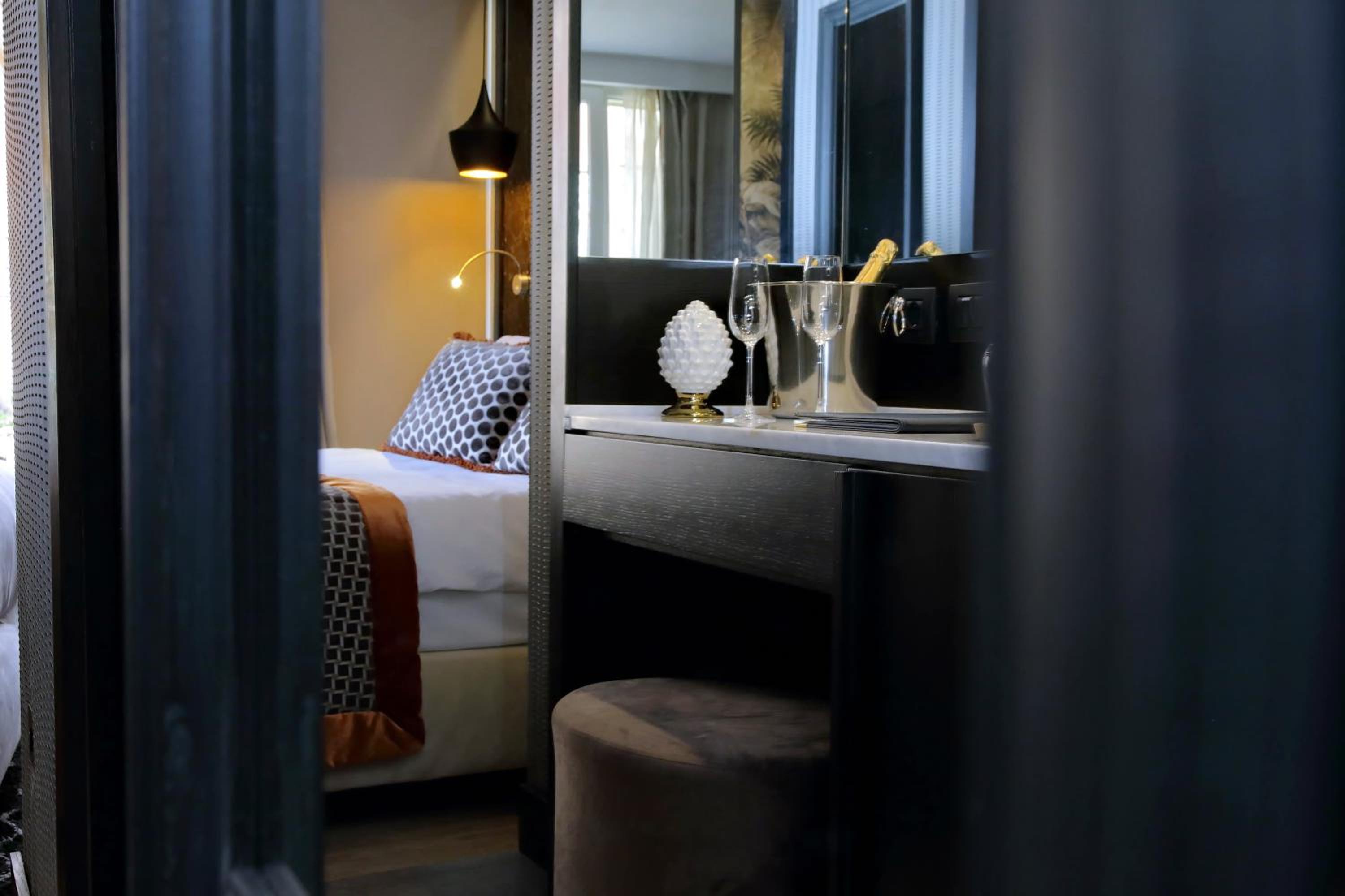 hotel room