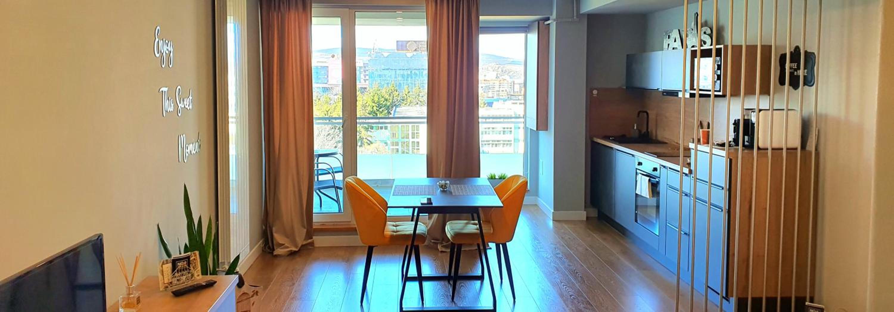 Eriss Studio Suite - OZone building apartment view 2