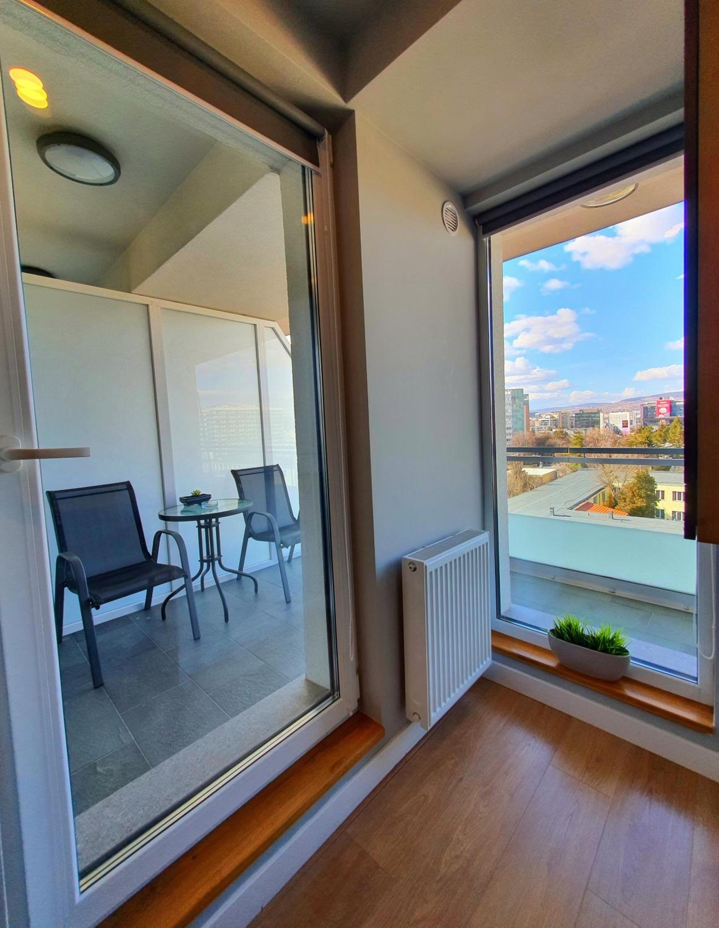 Eriss Studio Suite - OZone building apartment view 5