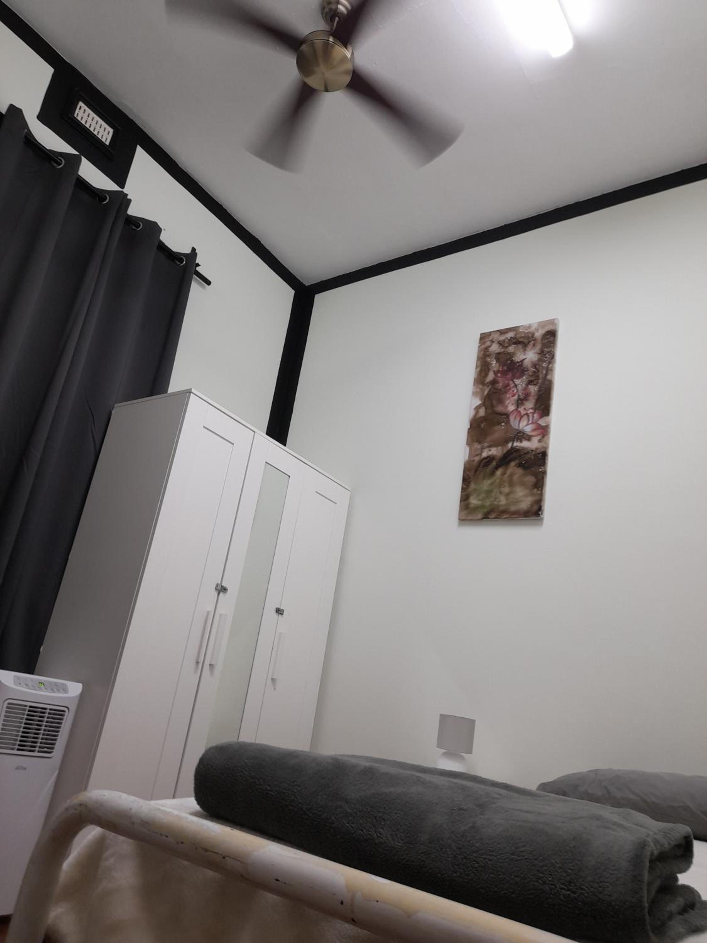 Ozi Inn Backpackers - Perth -Valid International Passport Required