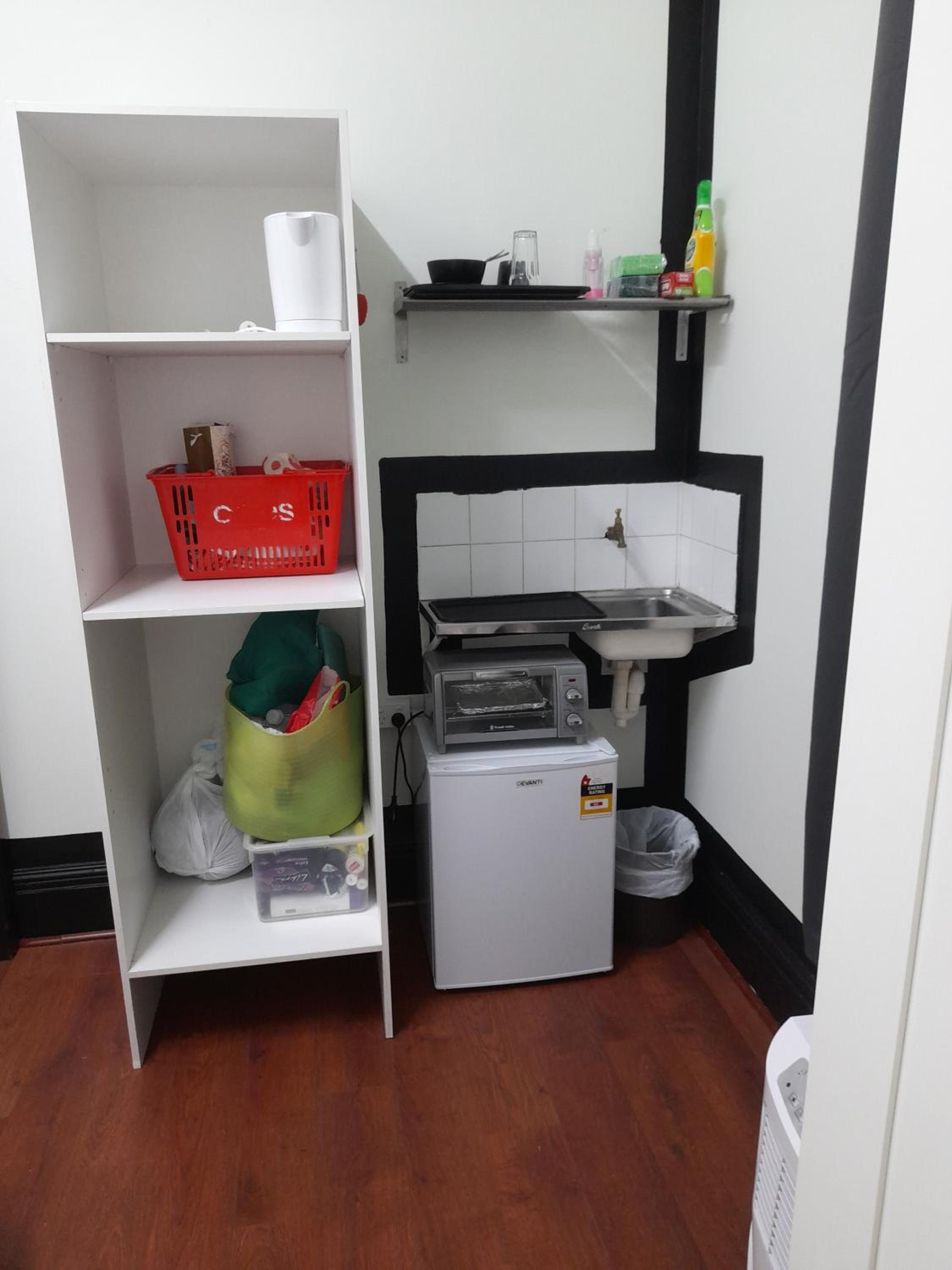 Ozi Inn Backpackers - Perth -Valid International Passport Required