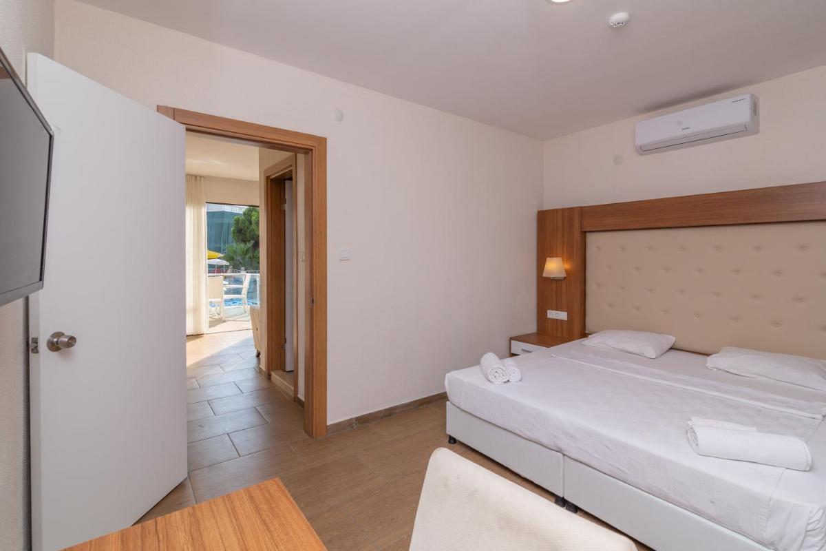 Ponz Hotel - Image 28