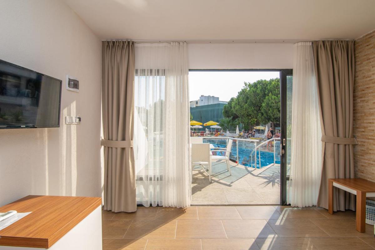 Ponz Hotel - Image 12