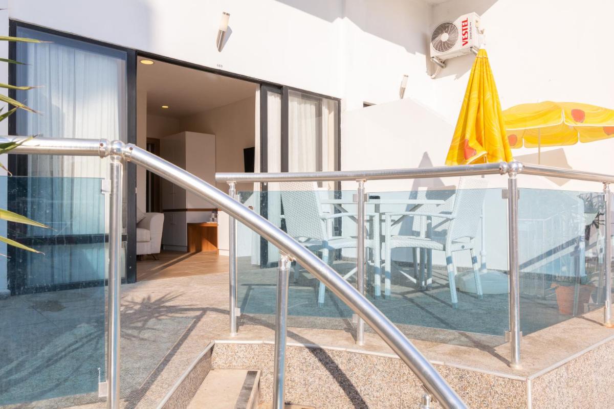 Ponz Hotel - Image 42