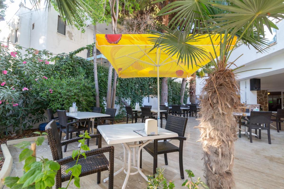 Ponz Hotel - Image 47