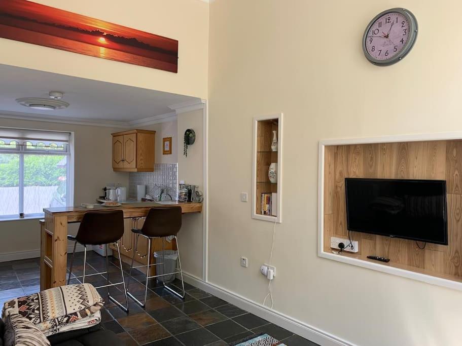 Cut Limestone Apartment Riverside Lodge view 5