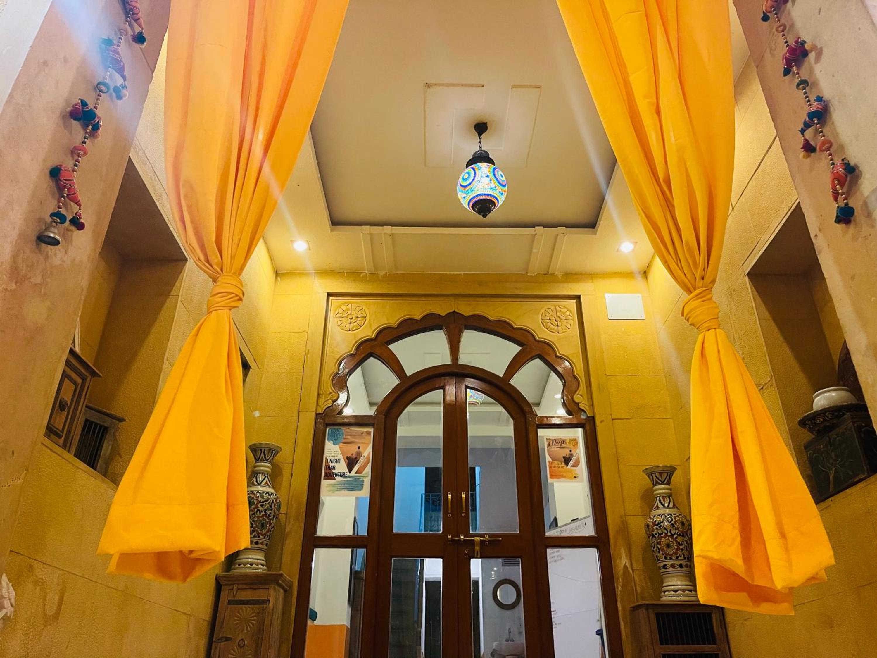 Jaisalmer Hostel Crowd