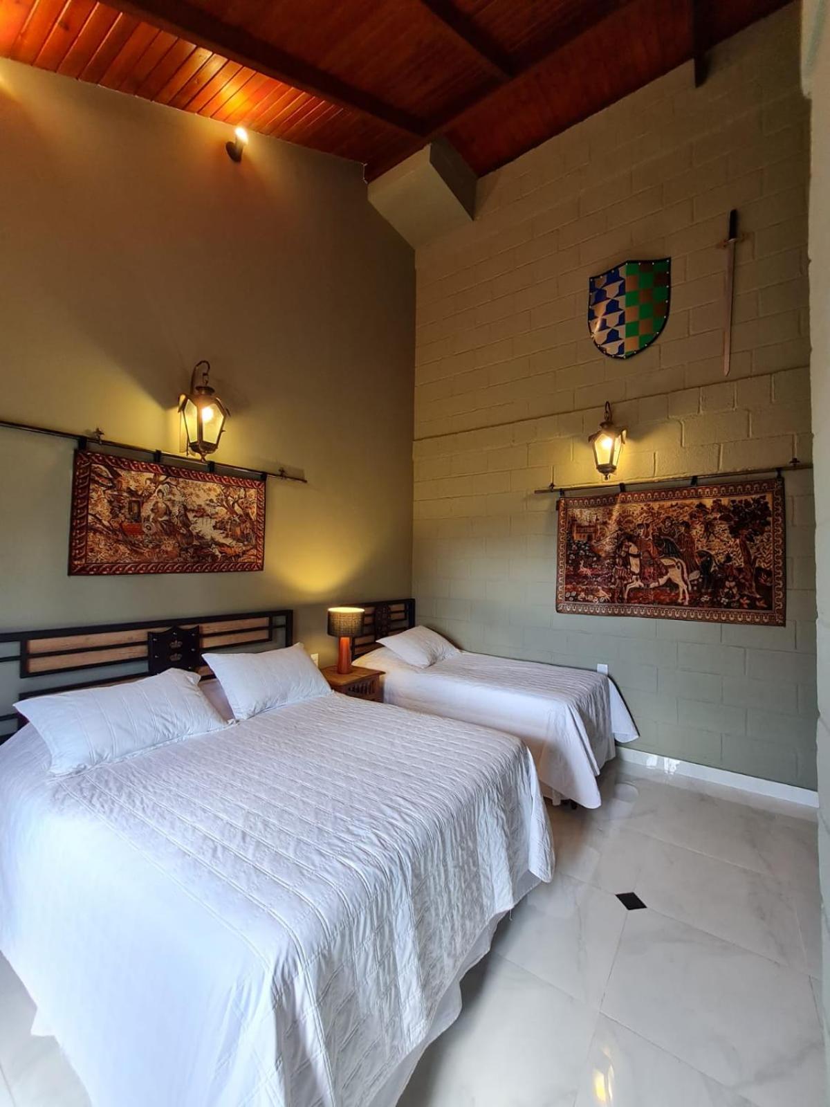 Pousada Camelot Inn