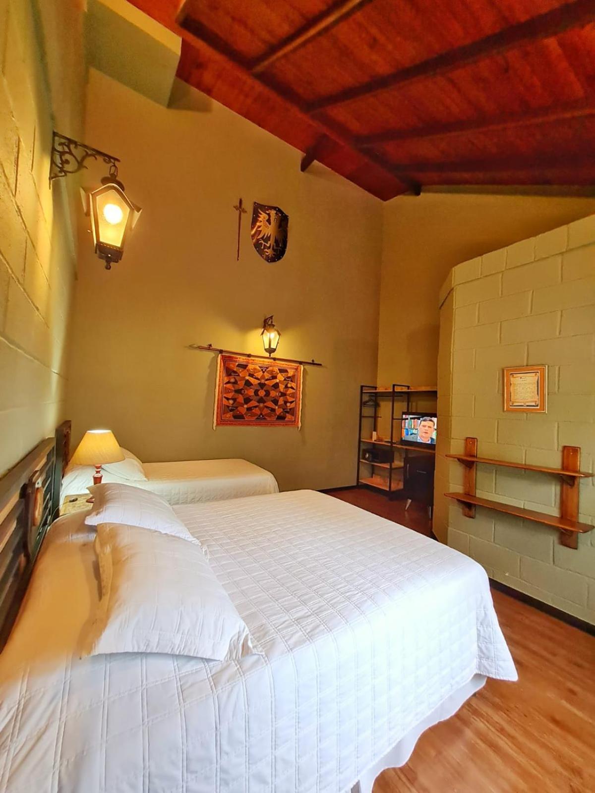 Pousada Camelot Inn
