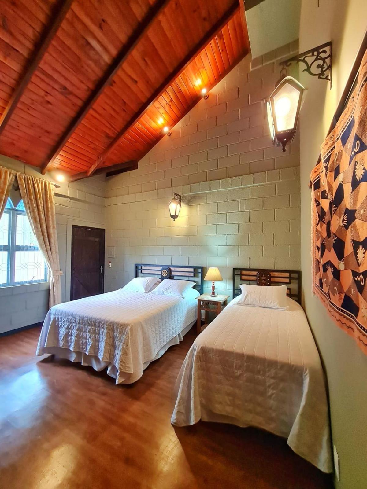 Pousada Camelot Inn