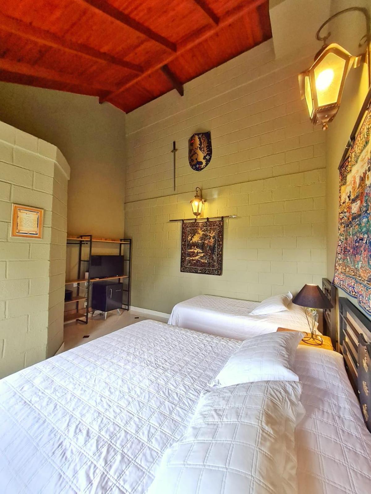 Pousada Camelot Inn
