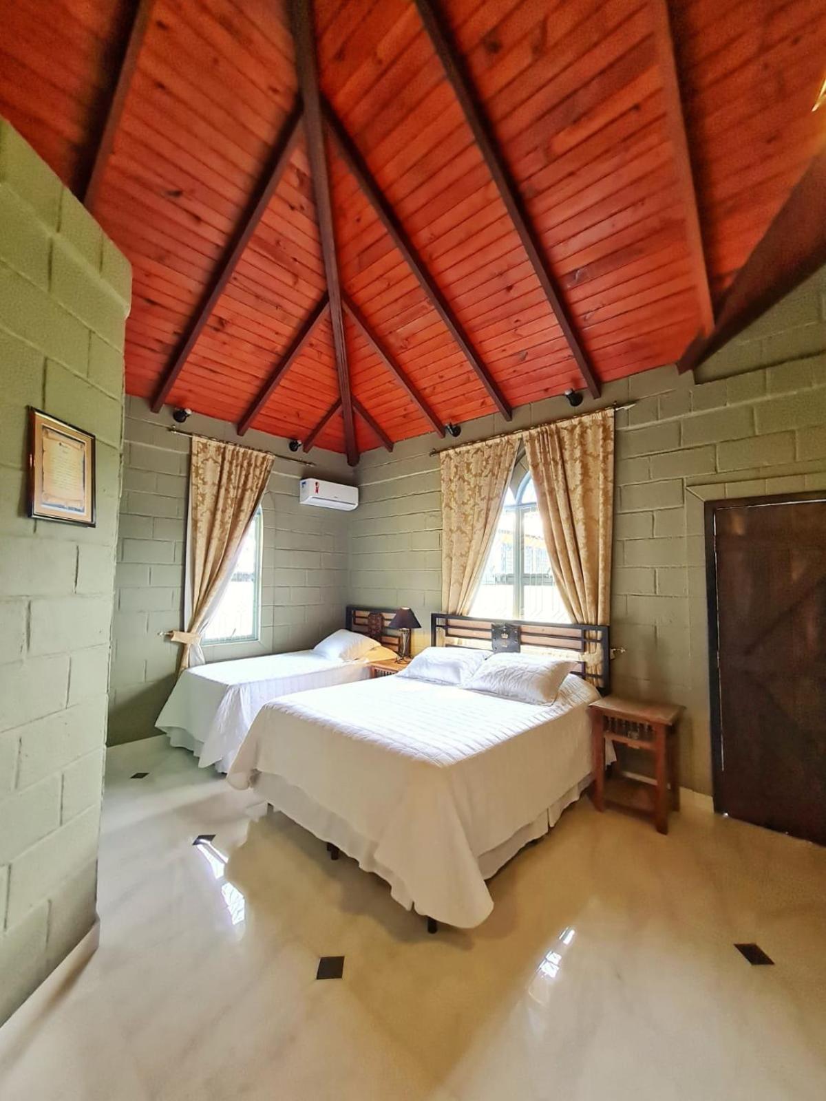 Pousada Camelot Inn