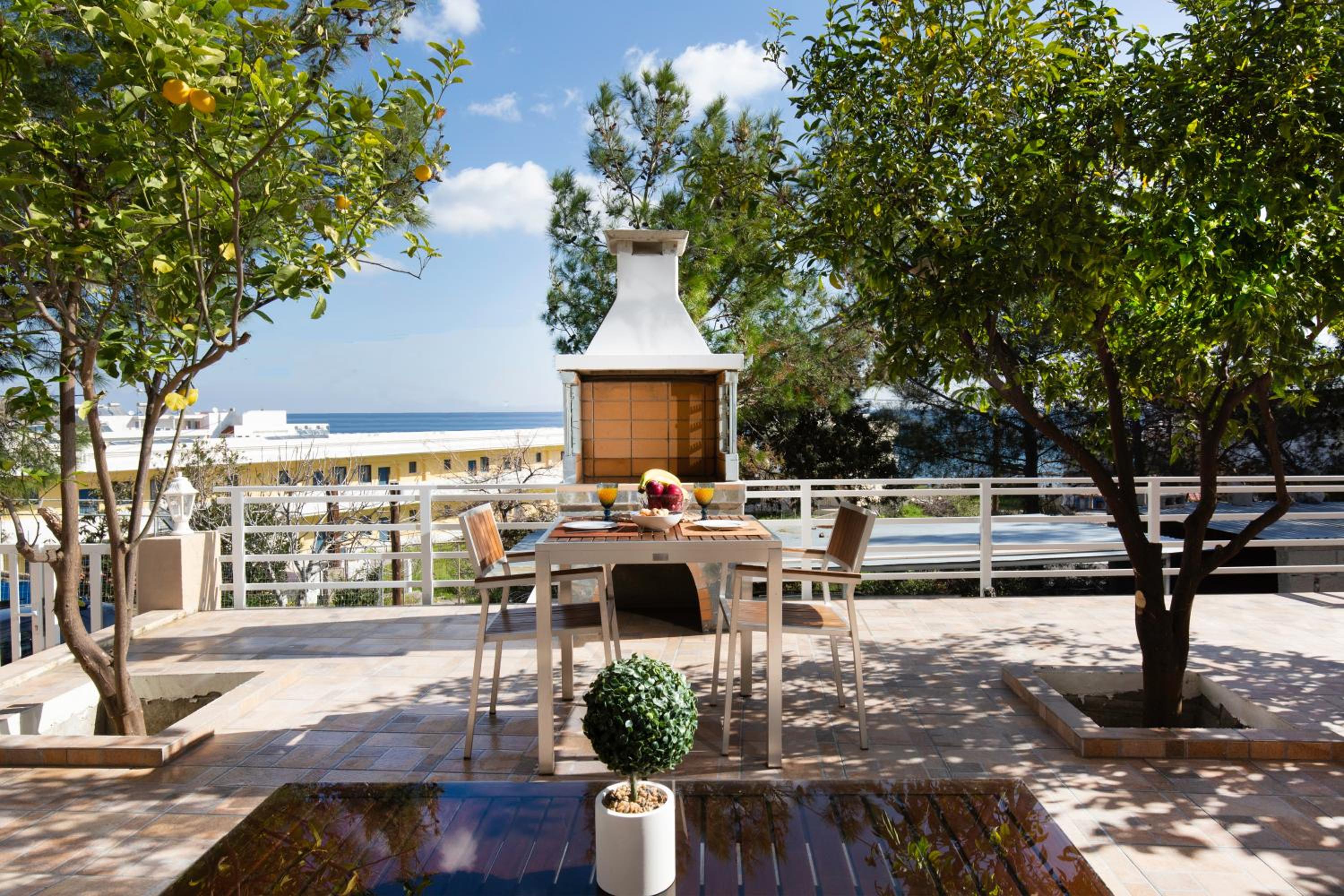 Theros Luxury Apartment photo 4