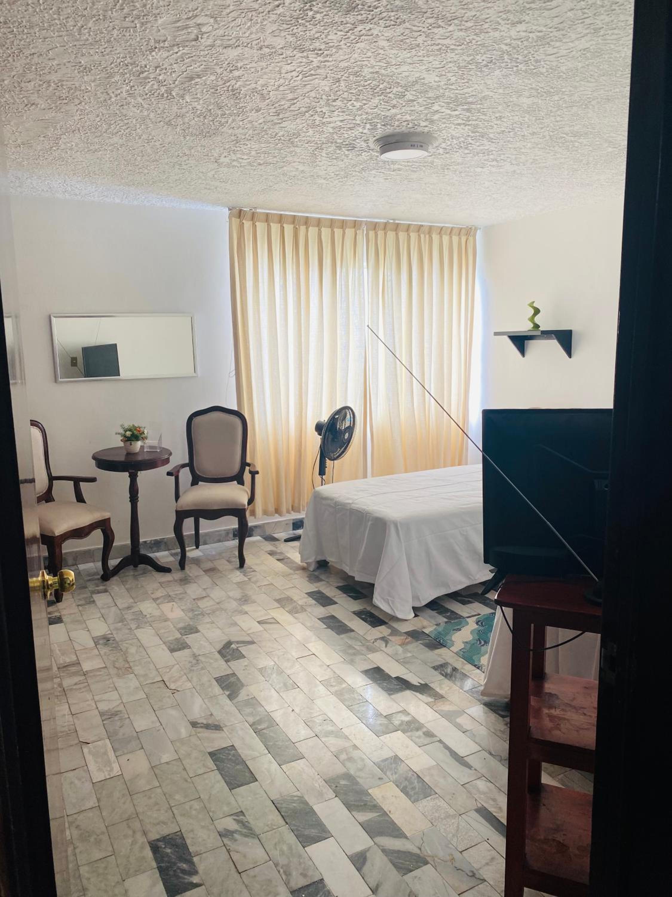 Hostal Guadalajara Cosmopolitan Providencia
