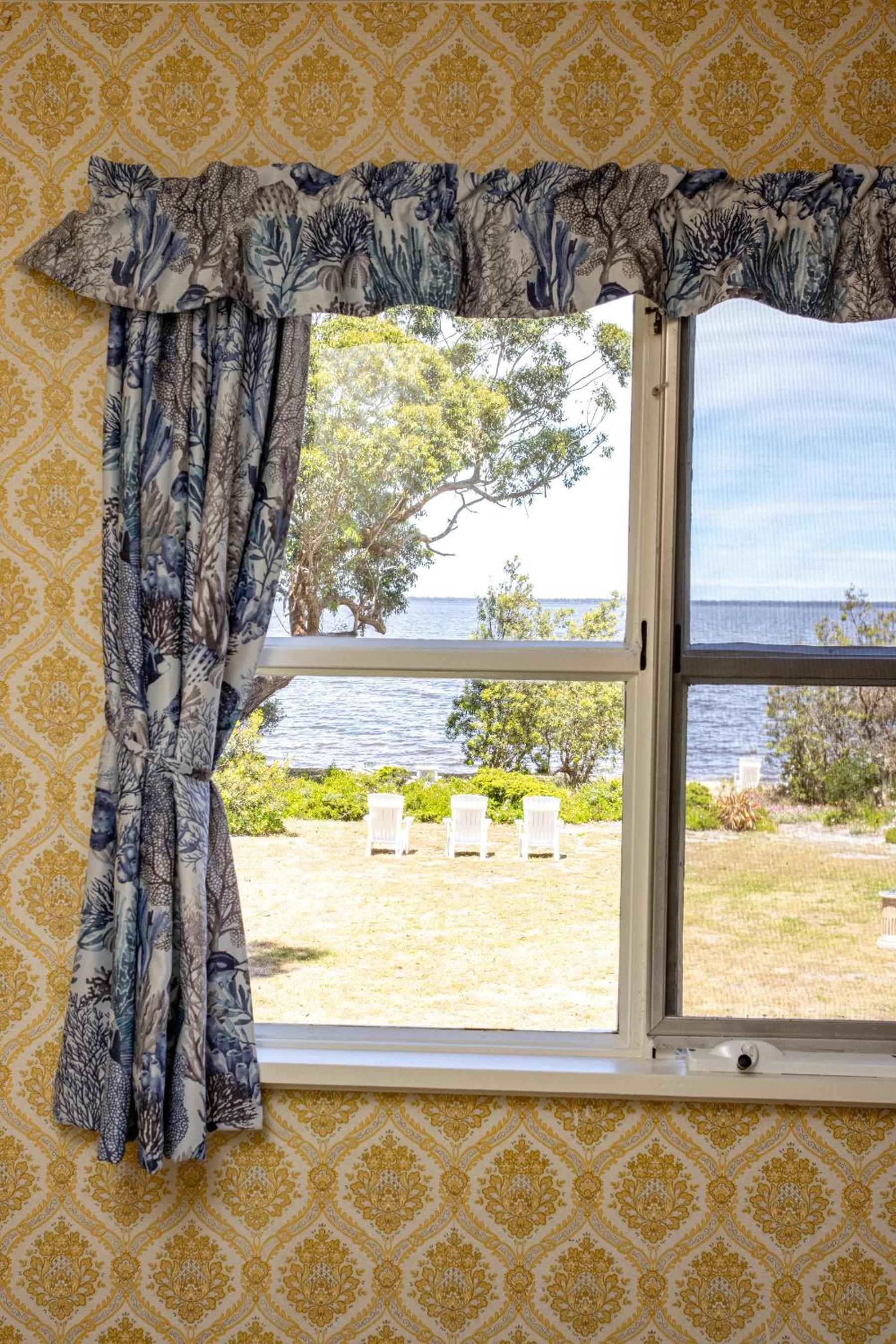 Swan Cove Beachfront
