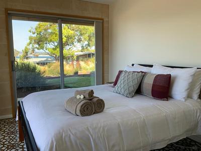 Emu Bay Bliss 'sweeping ocean views'