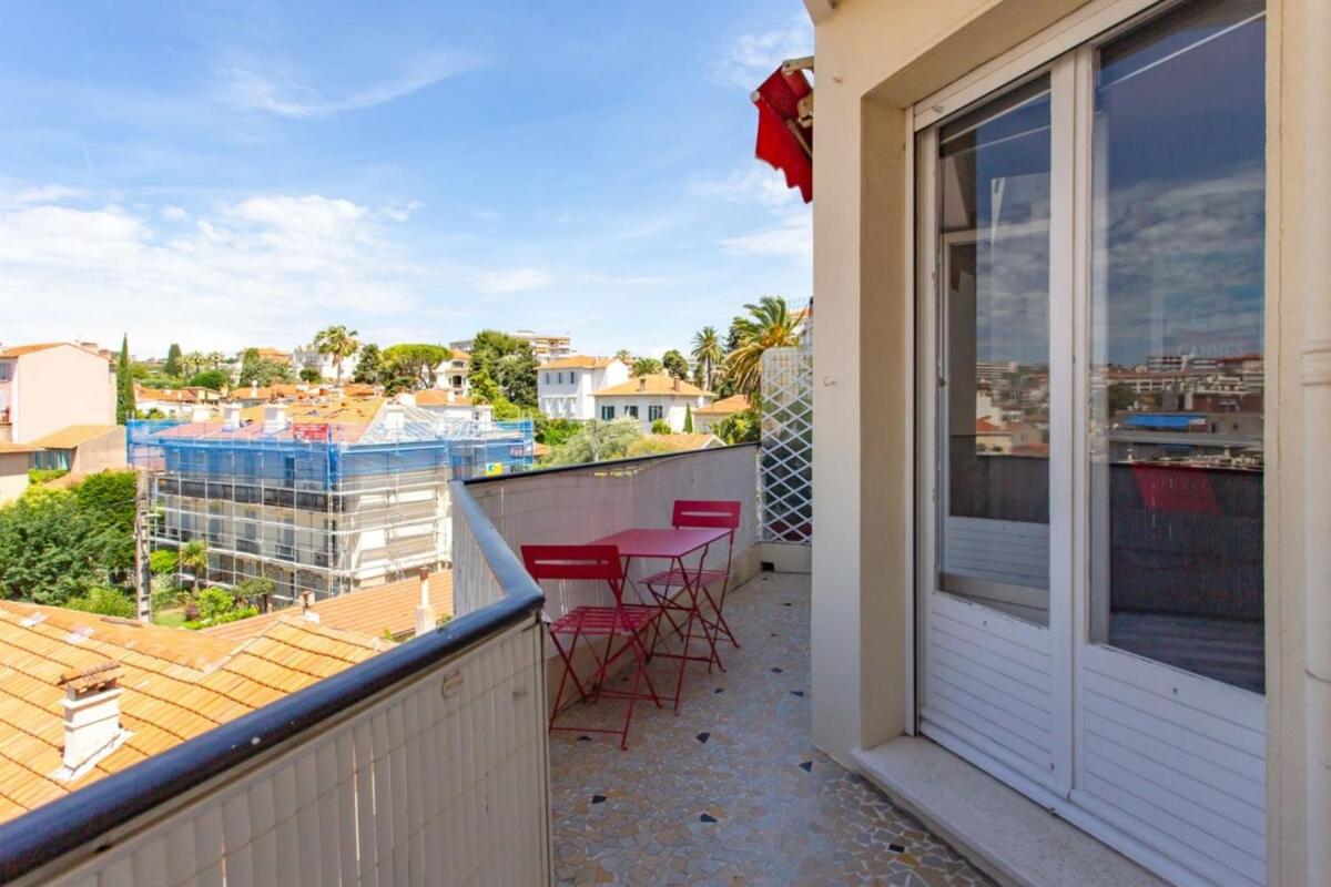 Studio with terrace 15 minutes from the Croisette photo 4