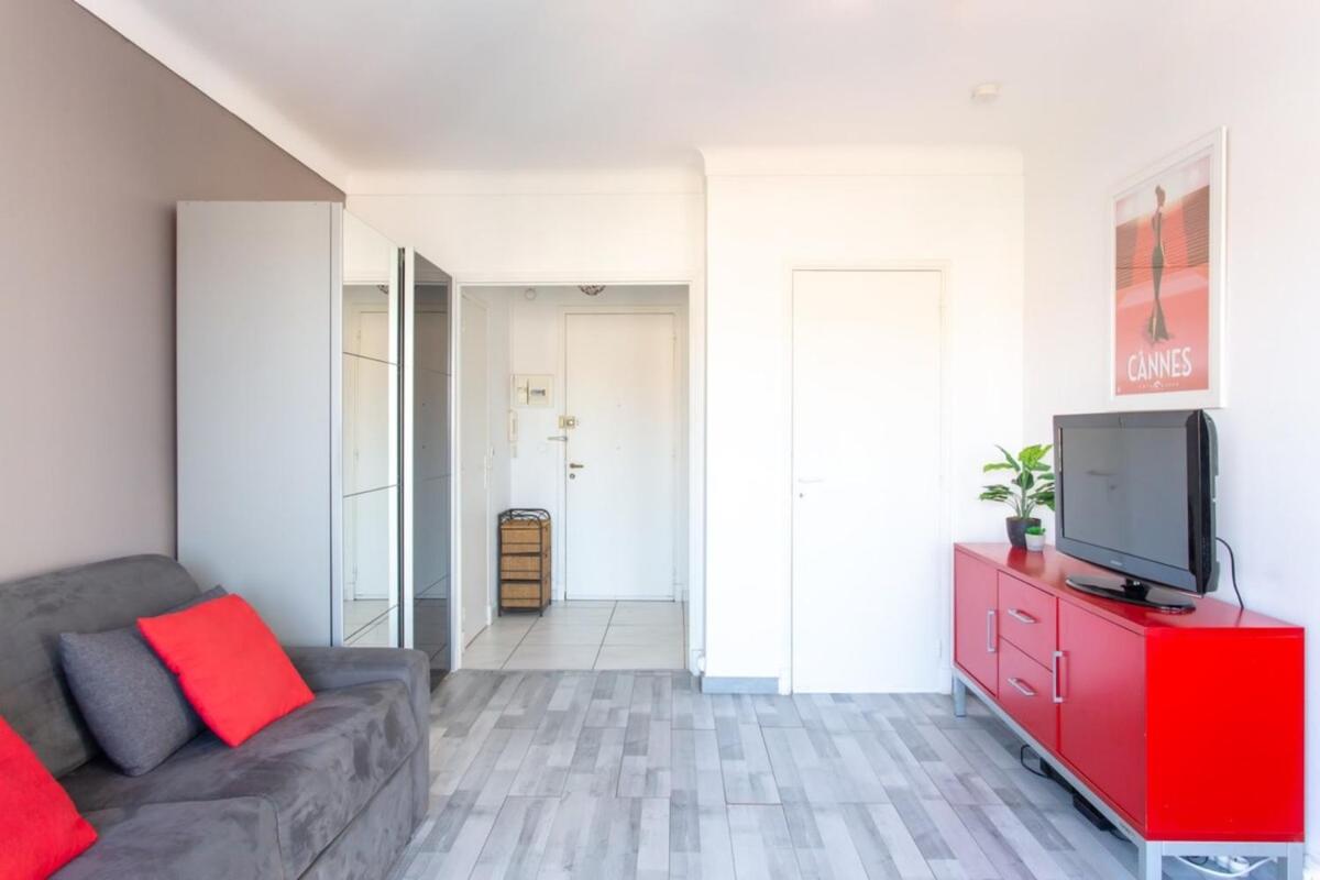 Studio with terrace 15 minutes from the Croisette photo 5