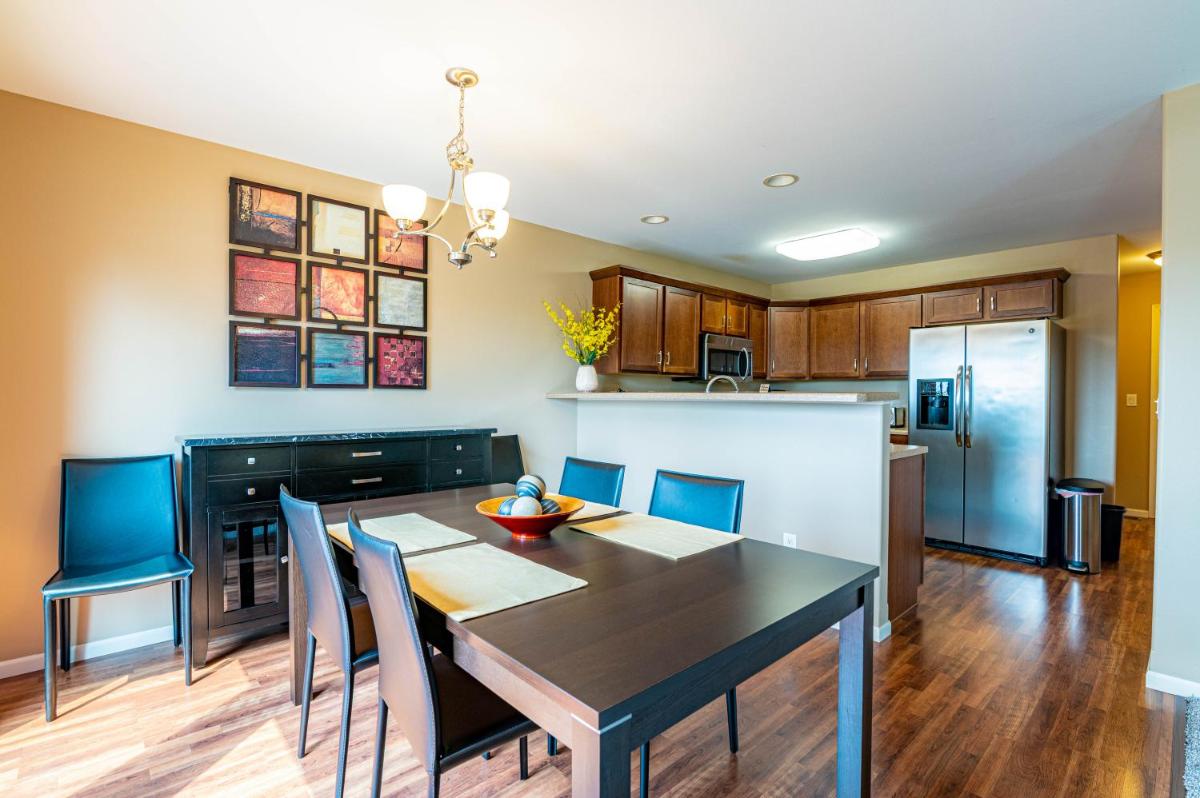 3 Bedroom w/ King Suite - Home away from home! view 3