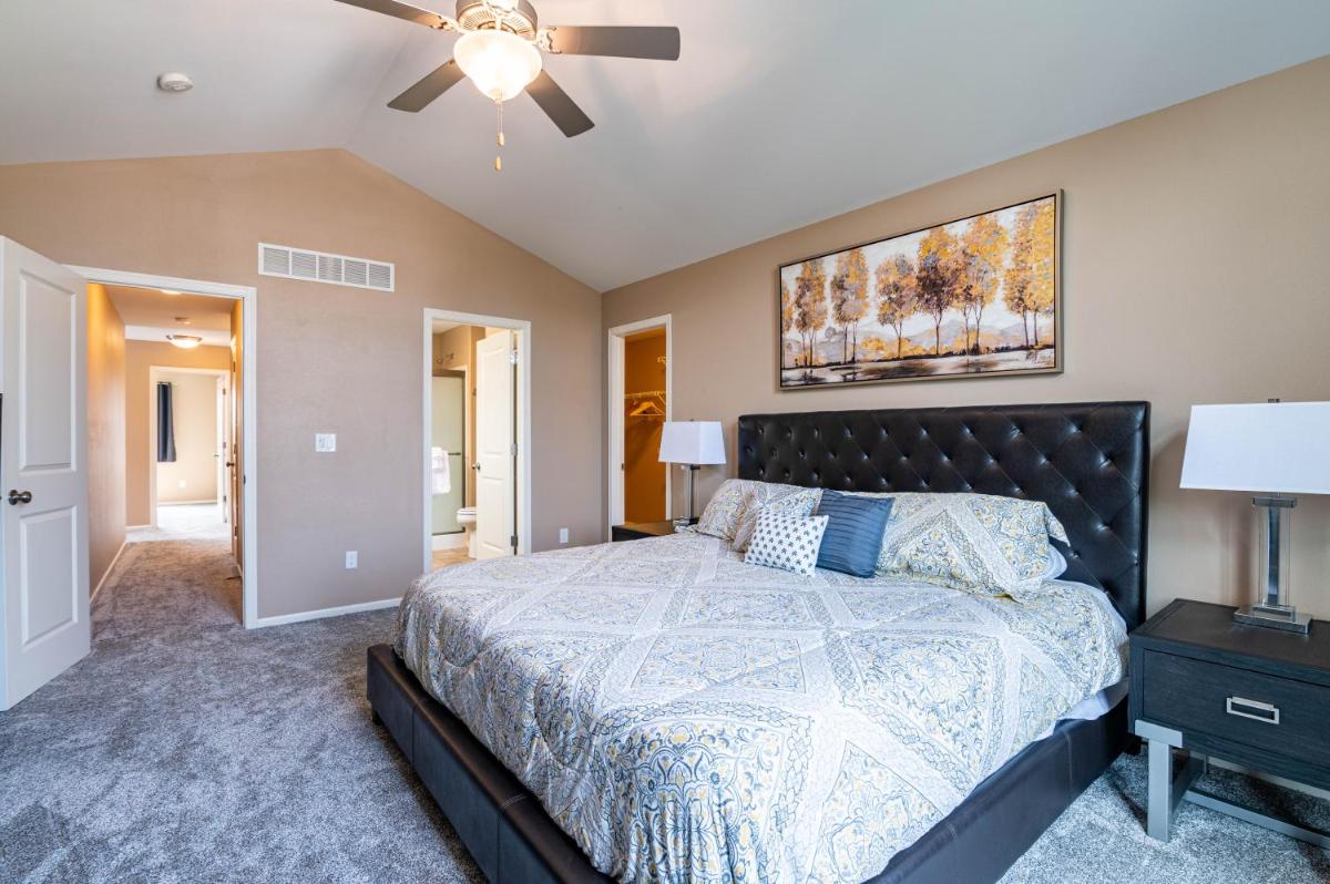 3 Bedroom w/ King Suite - Home away from home! view 5