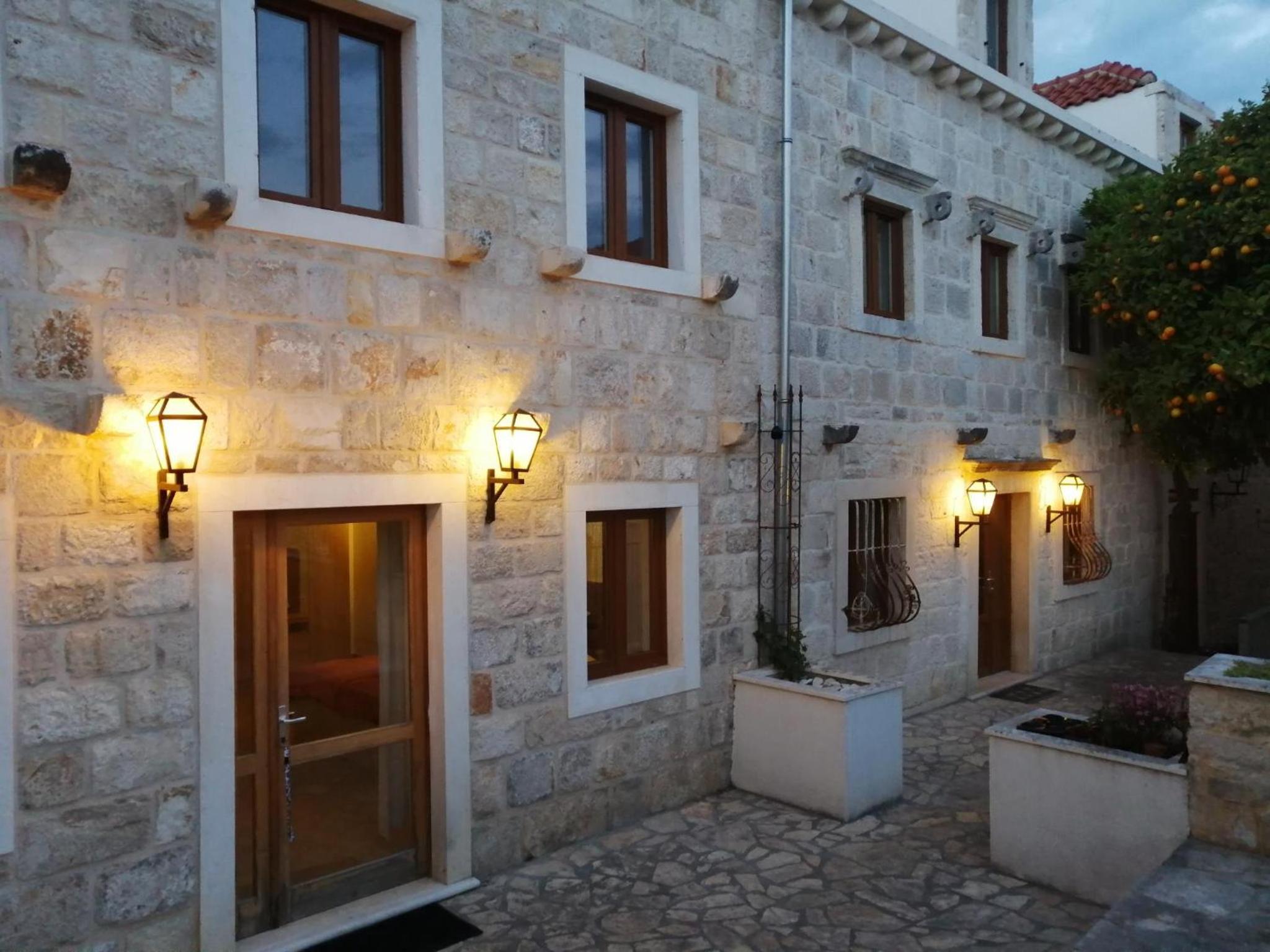 Apartments Kuća Nebeska